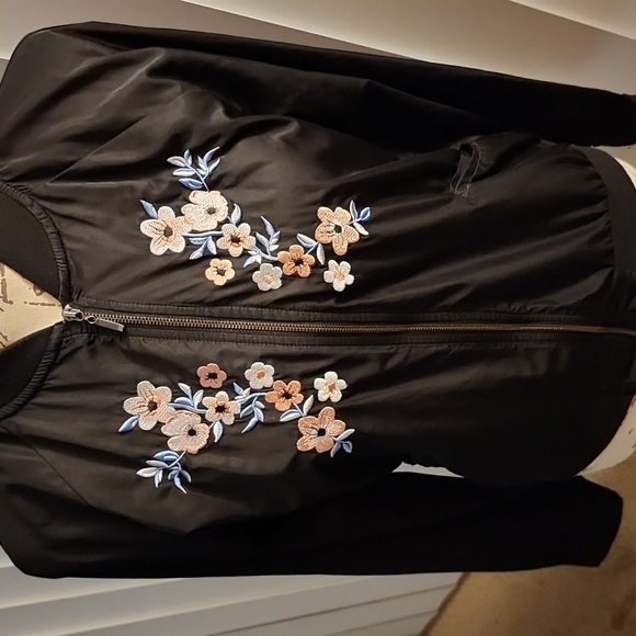 Madden NYC Embroidered Jacket - Picture 5 of 5